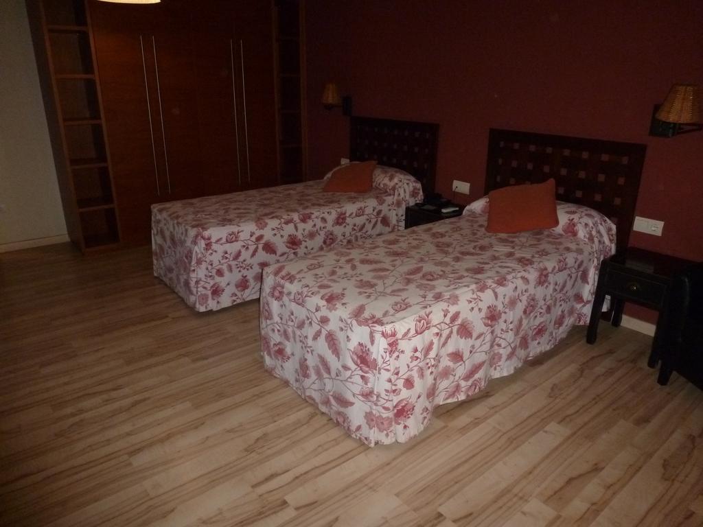 Hotel H Con Encanto Бінефар Номер фото
